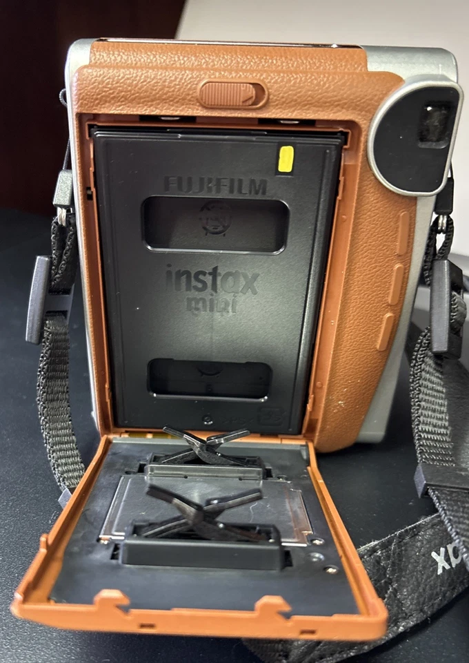 Fujifilm INSTAX Mini 90 Neo Classic Fuji Instant Camera Brown - Image 3 of 4