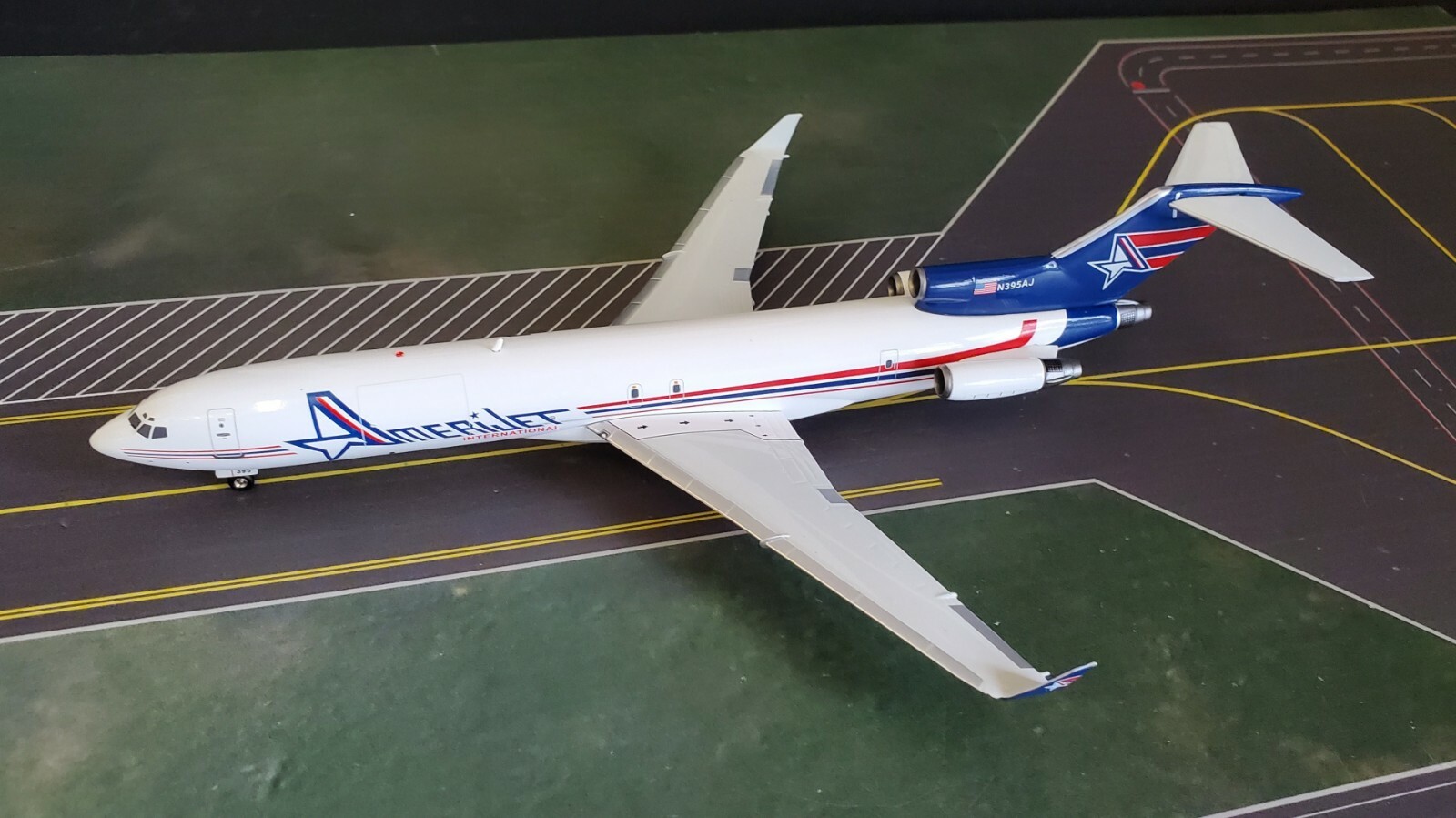 InFlight200 Boeing 727-200 Amerijet N395AJ (mit Ständer) Ref IF722WM60719 InFlight200 Boeing 727-200 Amerijet N395AJ (mit Ständer) Ref IF722WM60719