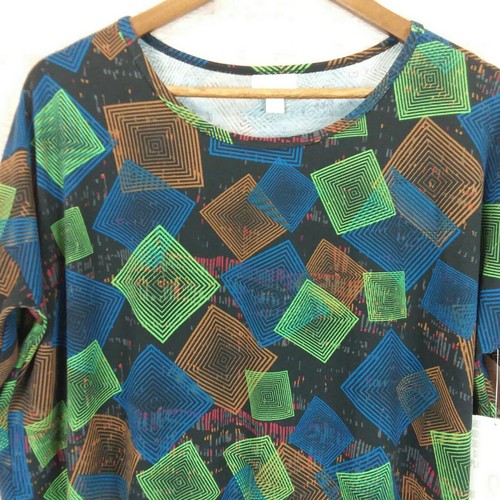 Neu mit Etikett - LuLaRoe Irma Damen Tunika klein mehrfarbig Quadrate Druck lockere Passform Top  - Bild 2 von 8