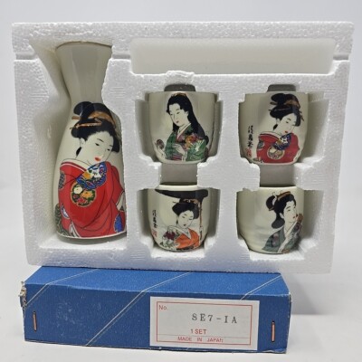 VTG Porcelain 4 Piece Sake Cup & Decanter Set Made in Japan Geisha Girl Fuji 