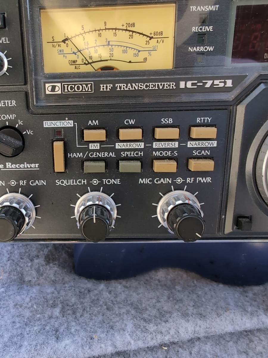 ICOM IC-750 ICOM IC-SP3 ICOM SM-8 EMOTATOR 105TS ジャンク