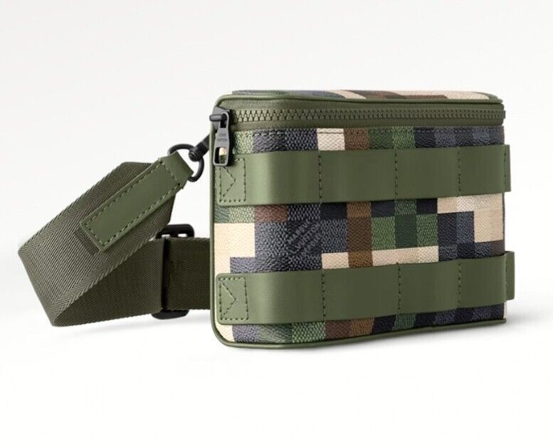 Louis Vuitton Trail Wearable Wallet Bag M83169 Crossbody Purse  