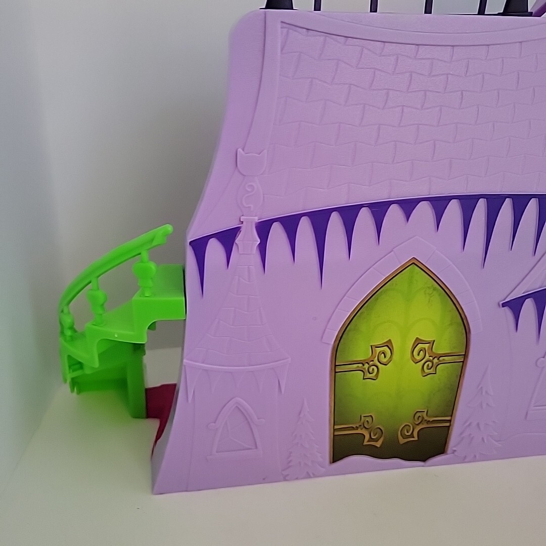 Disney Jr. Vampirina Doll House Spookleton Castle Playset Figure