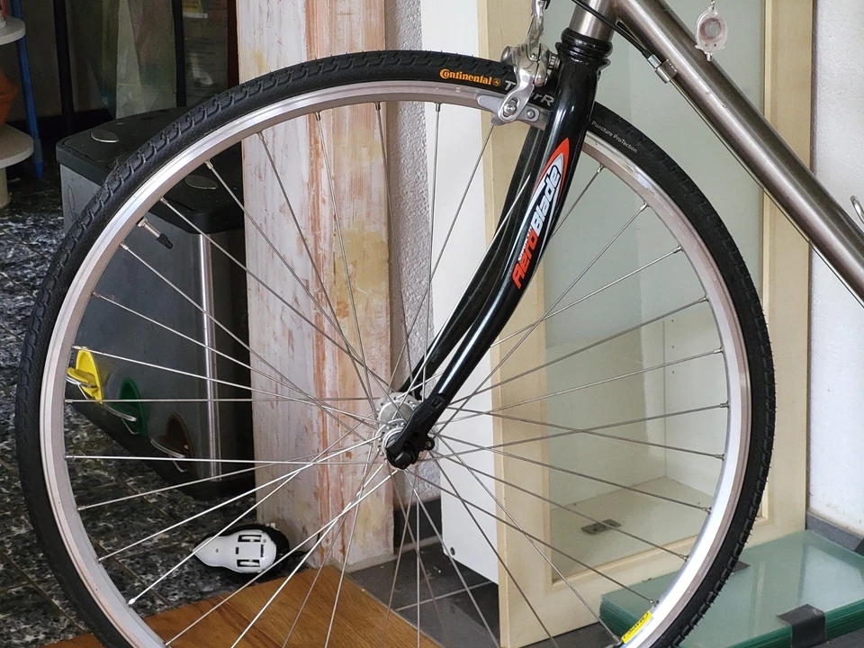 Lovely TITANIUM RACING BIKE, 28 Zoll Men Or Ladies - Bild 3 von 4