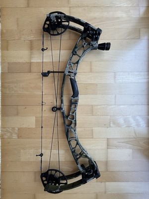 Hoyt Alpha X 33 Compound Bogen RH Kuiu Verde 2.0 50#