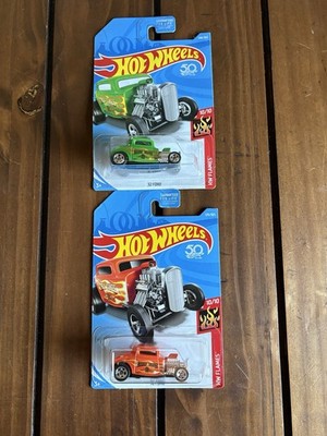 2 Hot Wheels - '32 Fords (Green And Red)