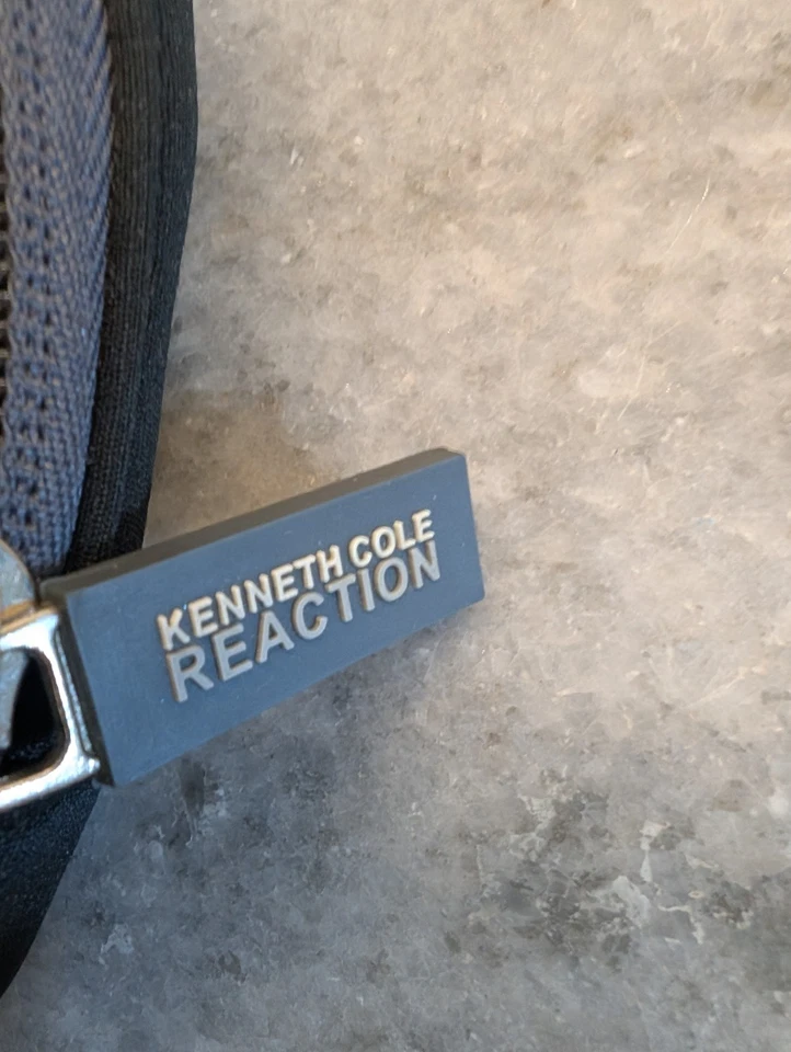 Kenneth Cole Camera Bag - Image 3 of 4