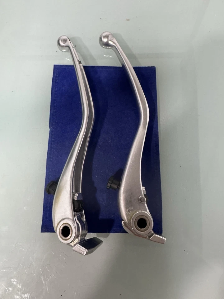 Palanca de freno/embrague delantero plateada Ducati Brembo 749 999 848 EVO Monster 1100 OEM Foto 2 de 4