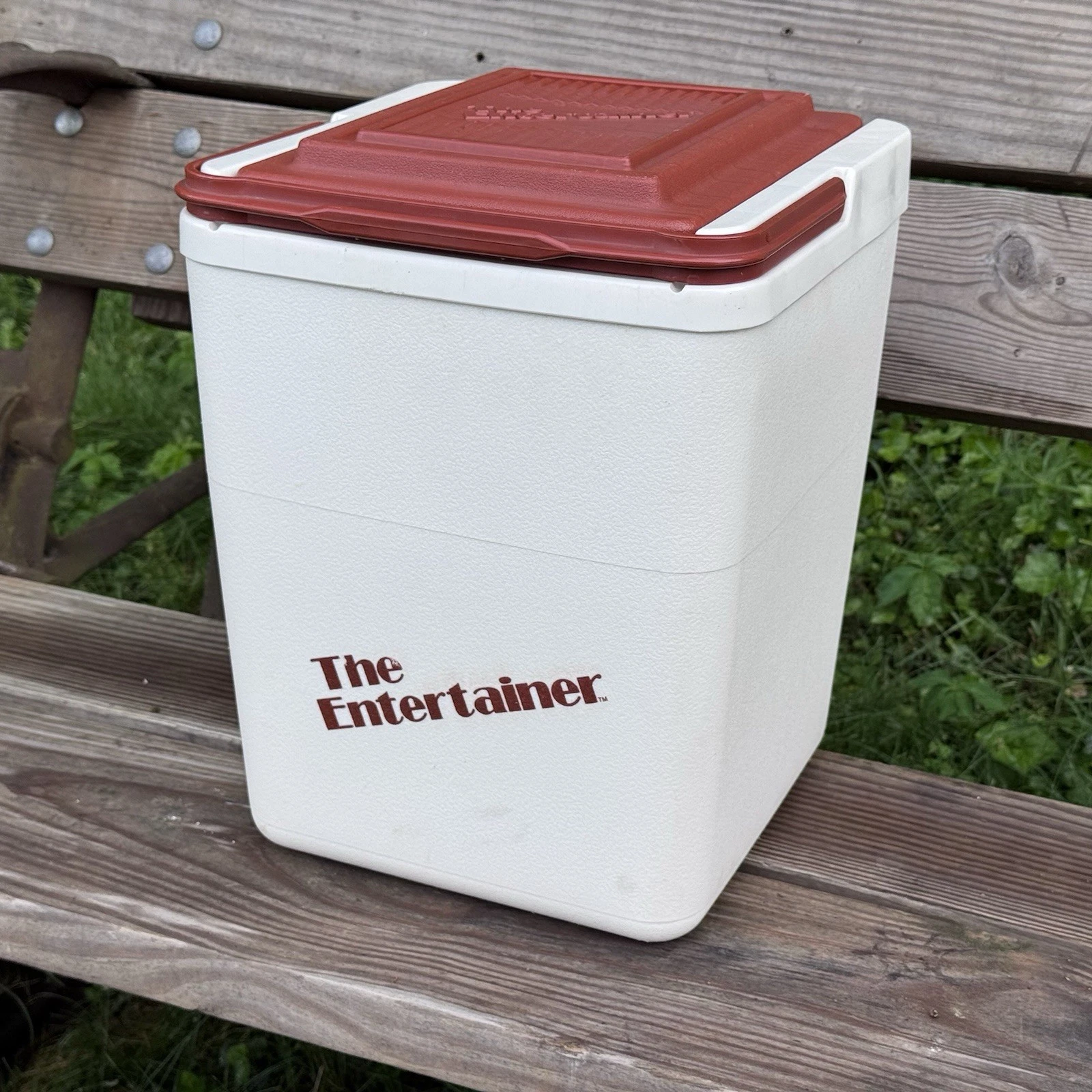 Vtg The Entertainer Cooler Family Products Tyngboro MA Made In USA Beverage Food