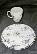 MICHAEL ARAM BLACK ORCHID ONE  8 3/4 IN SALAD  PLATE ONE 4 IN HEIGHT  MUG