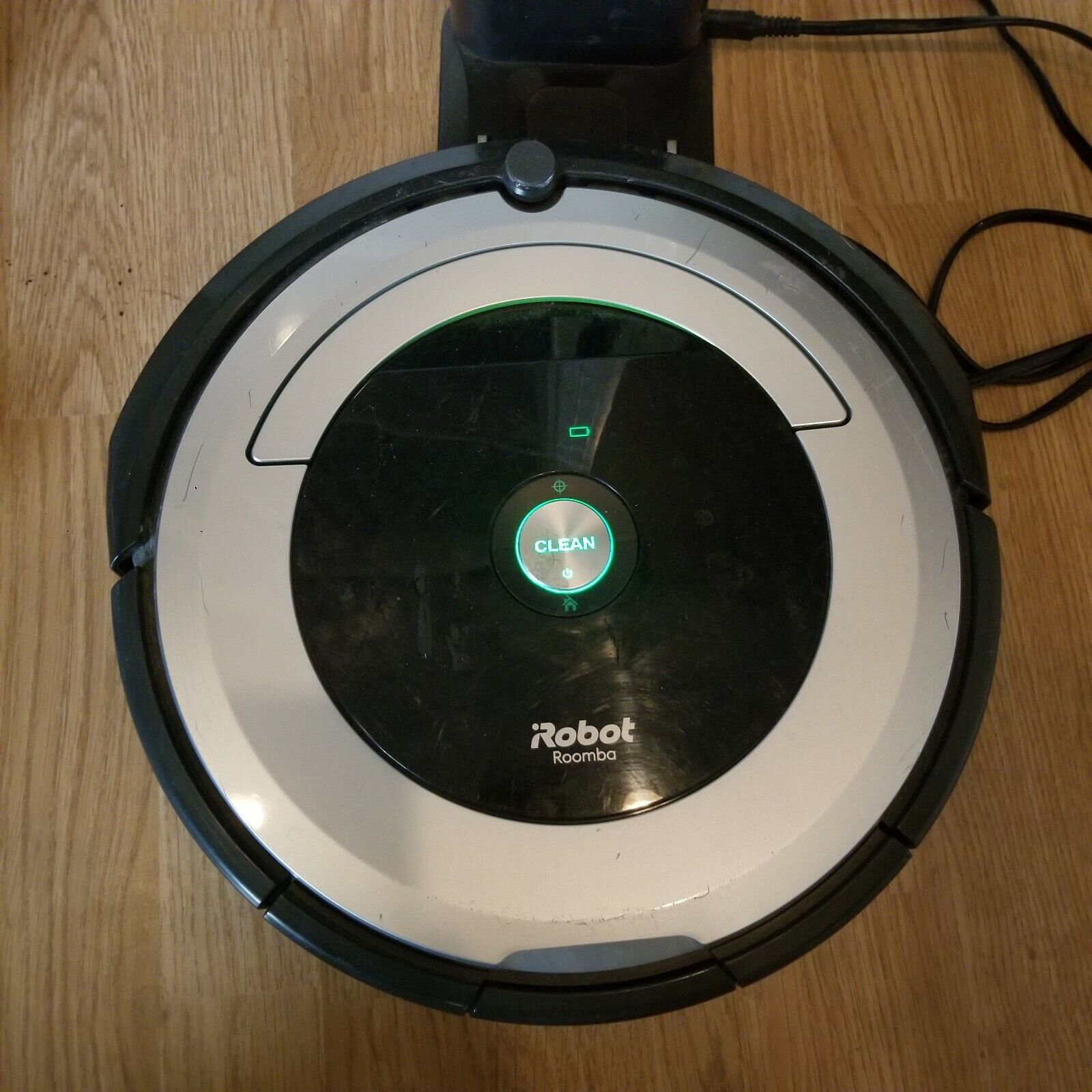 iRobot Roomba 690 Robot Vacuum and charger | eBay