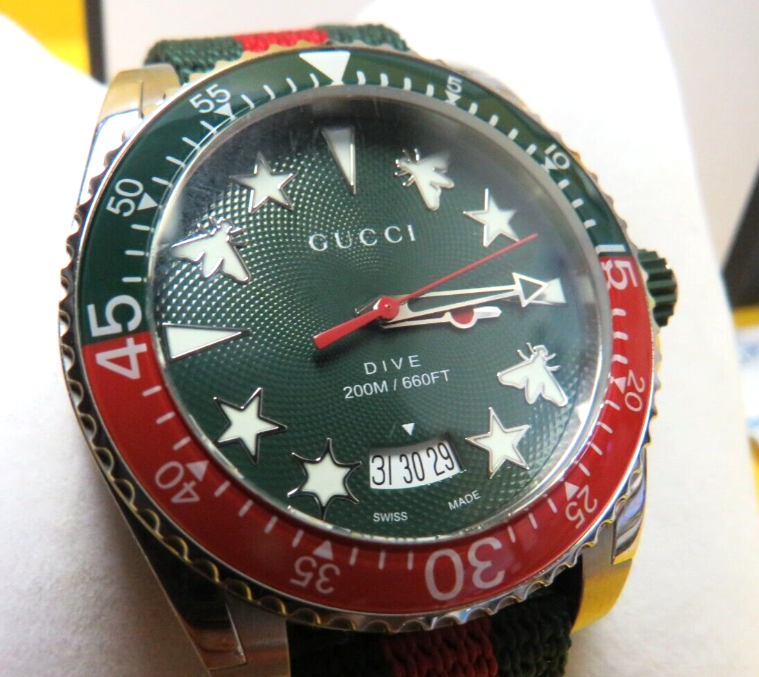 Gucci Men's Dive Green face Dial Watch NEW red green RARE color