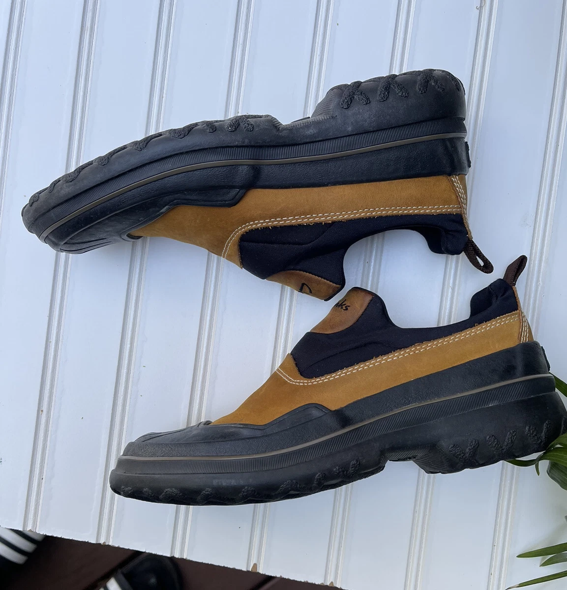 Clarks Muckers Leather Duck Black Tan Shoes Women s Size 6 eBay