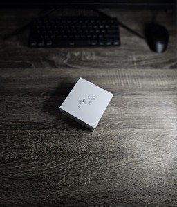 Apple Headphones Pro(2nd Generation)Bluetooth Headsets Right&.Left+Charging Box