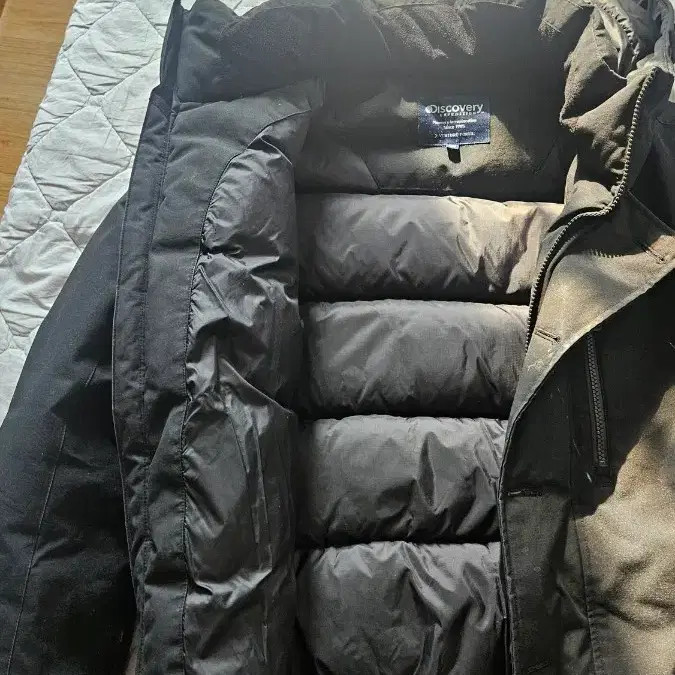 Discovery Padded Jacket - Excellent Condition - image 2
