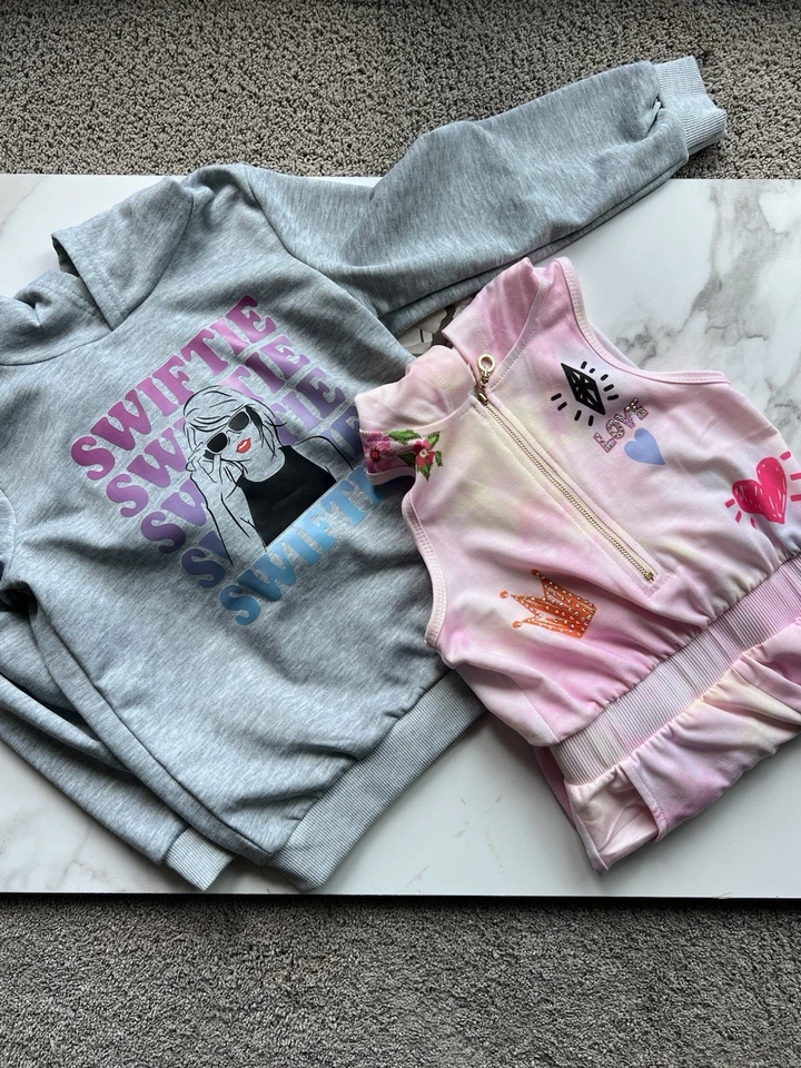 Suéter Taylor Swift para niños talla 5/6 y otras prendas de moda (mameluco y vestido). Foto 3 de 4