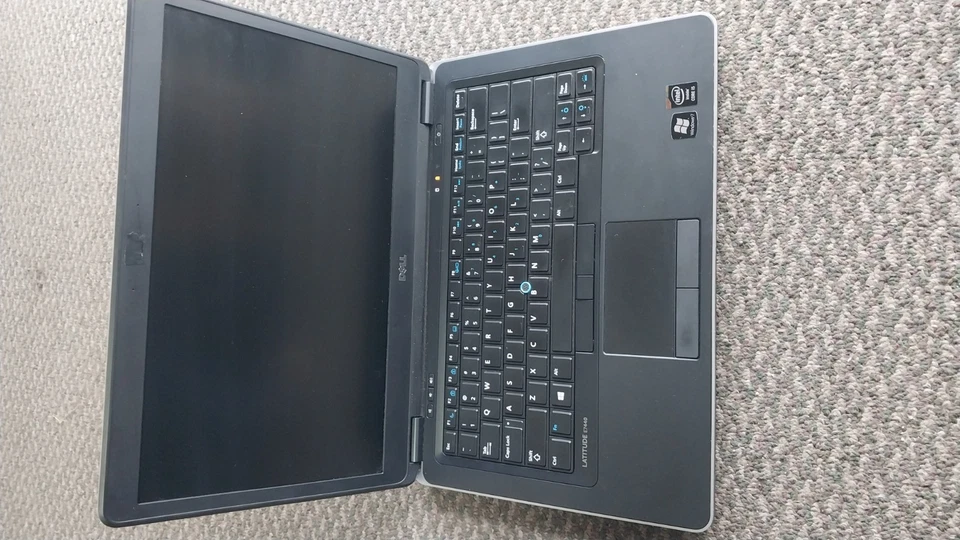 Latitude E7440 14" i5-4300U 8gb 256GB SSD LINES DOWN MIDDLE OF SCREEN CD/DVD - Image 2 of 4