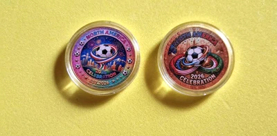 2 Stück Fussballer Medaillen 2026/USA/Souvenir Medaillen/vergoldet - Bild 1 von 4