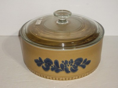 Vintage Pfaltzgraff Stoneware Folk Art 8 3/4'' Casserole with Pyrex Glass Lid USA