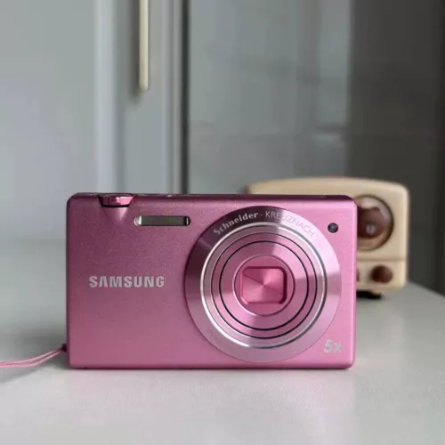 Samsung MV800 Digital Camera Flip-out Vlog 5X Optical Zoom 16.1MP Touchscreen - Picture 3 of 8