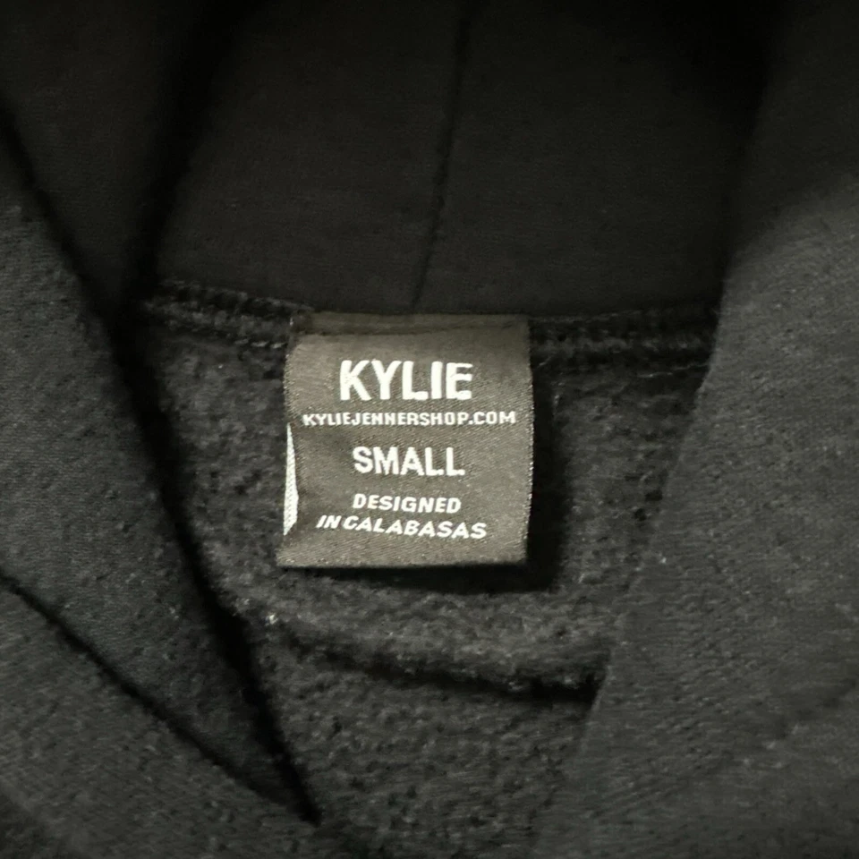 Sudadera con Capucha Kylie Jenner Edición Limitada Talla PEQUEÑA Diseñada en Callabasas Streetwear Foto 2 de 4