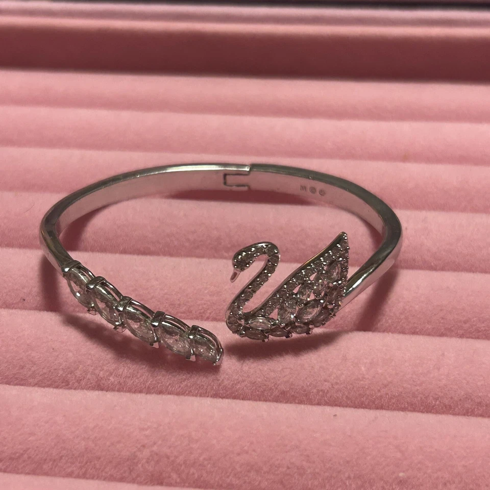 SWAROVSKI Swan Lake Sparkling Crystals Bangle, Bracelet Silver Size M - Image 3 of 4