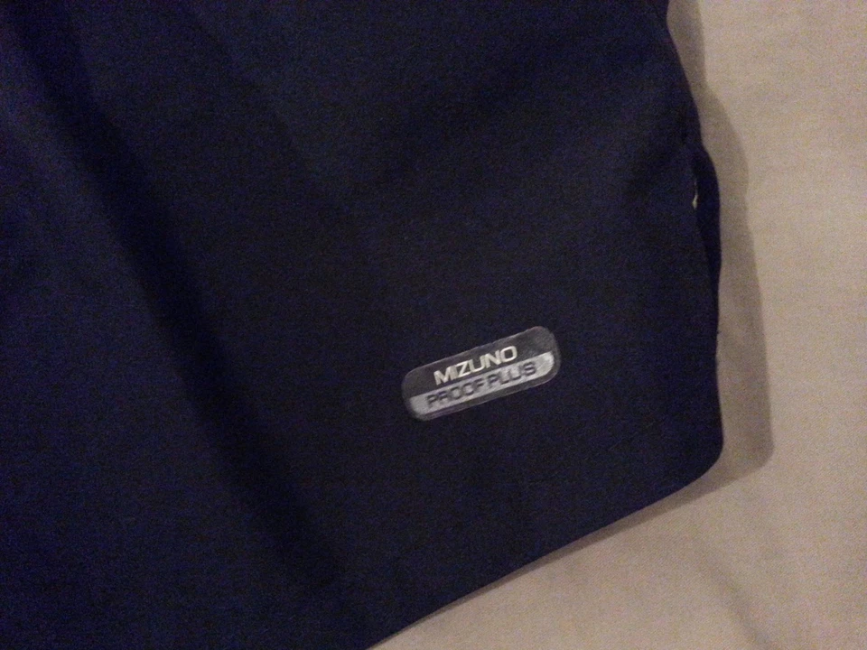Pantalones cortos deportivos para mujer Mizuno XS negros Foto 3 de 4