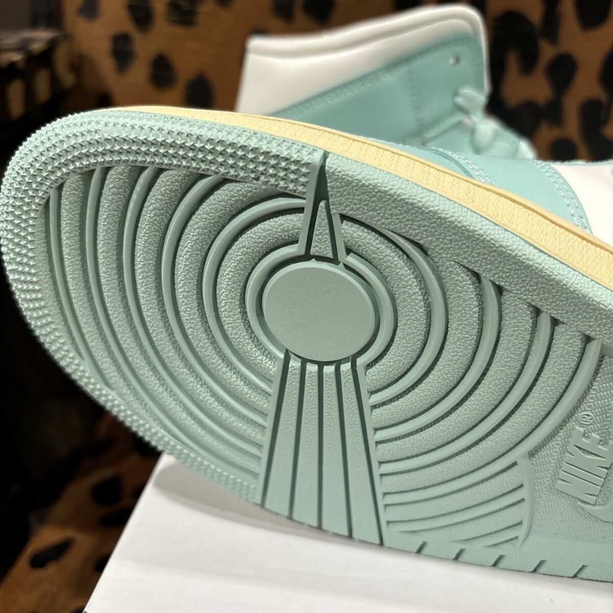 Air Jordan 1 Mid Women's Shoes Sail-Light Dew-Muslin BQ6472 Air Jordan 1 Mid Women's Shoes Sail-Light Dew-Muslin BQ6472