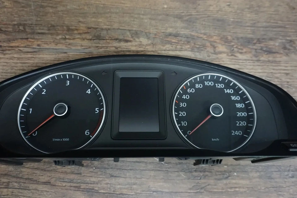 VW Transporter T5 LHD 2011 Diesel Tachimetro Kombiinstrument 7E0920860A 2.0TDI - Immagine 3 di 4