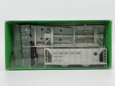 HO Bowser 56125 Southern Pacific ACF 70 Ton 2-Bay Covered Hopper Kit SP T&NO