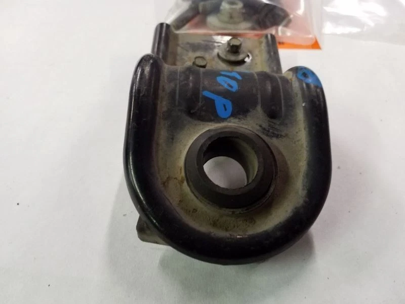 Soporte superior del radiador con ojal para 05 06 07 Ford F250 F350 Foto 3 de 4