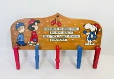 Vtg Peanuts Snoopy Lucy Linus Hand Painted Wooden Mitten Hanger Handmade OOAK