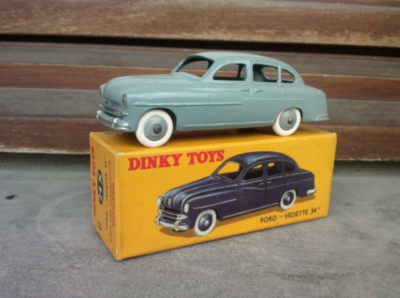 Ford Vedette 1954 Dinky Toys 24X Atlas miniature 1/43 gris clair neuve en boite