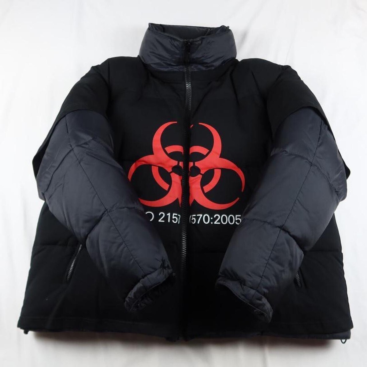 Vetements Genetically Modified Biohazard T-Shirt Puffer XL Vetements Genetically Modified Biohazard T-Shirt Puffer XL