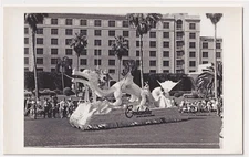 ST PETERSBURG PARADE COLUMBIA RESTAURANT FLOAT HOTEL VINOY REAL PHOTO ca 1952.