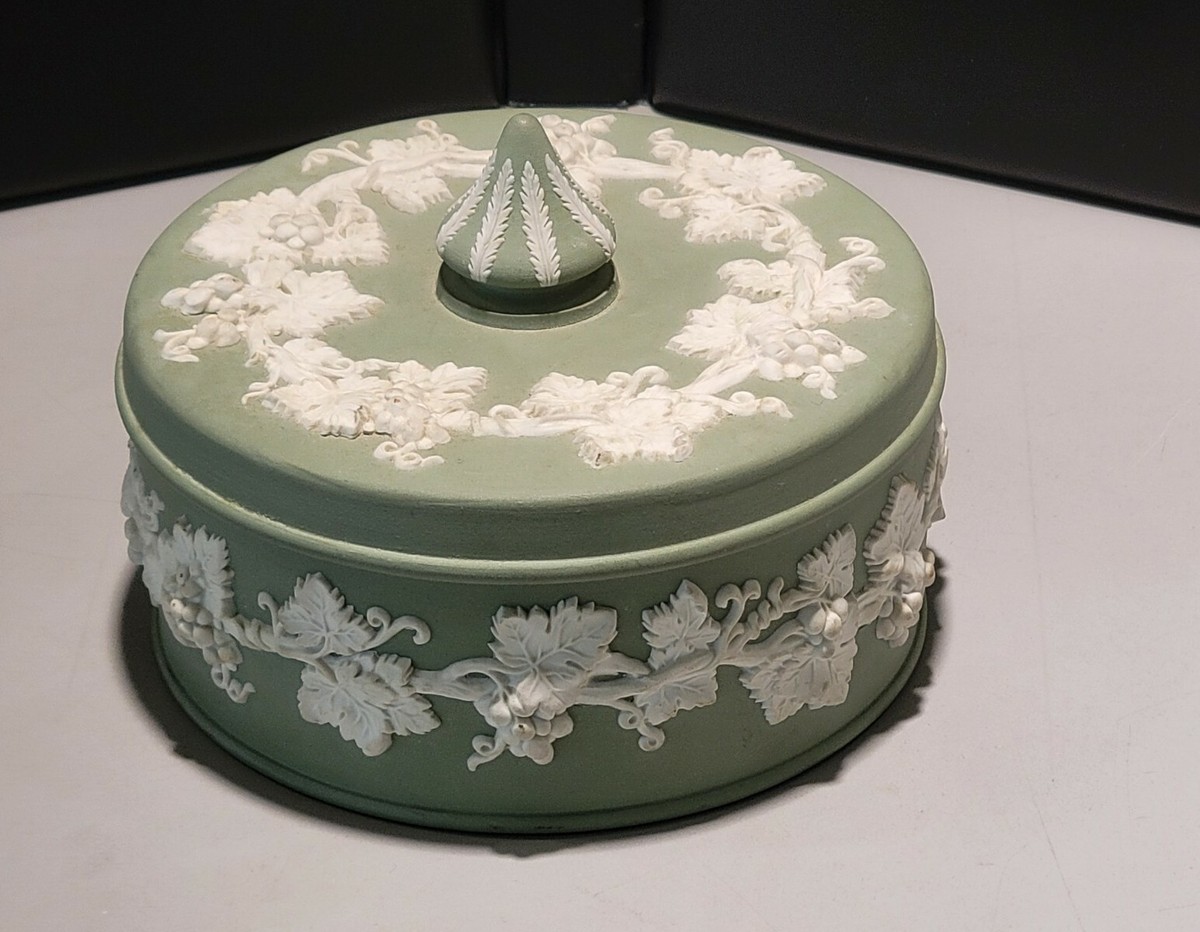 Vintage Wedgwood Green Jasperware Round Grapvine Lidded Box | eBay