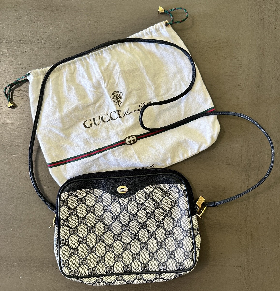 Gucci GG Logo Crossbody Purse 97.02.068 Vintage Navy Blue Gucci GG Logo Crossbody Purse 97.02.068 Vintage Navy Blue