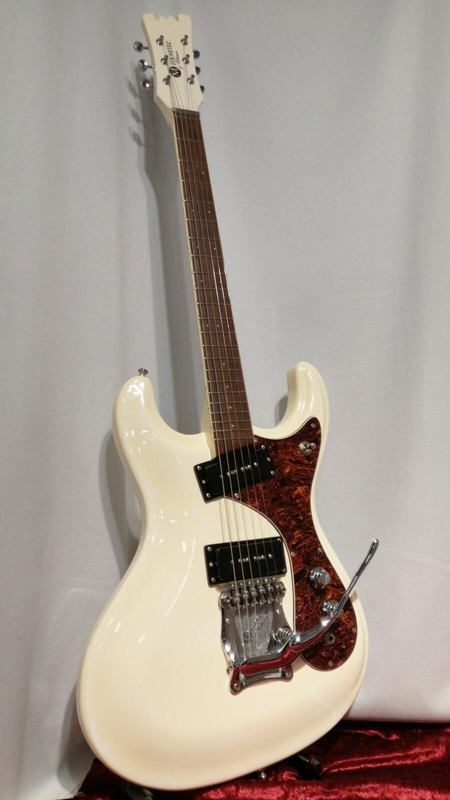 MOSRITE OF CLASSICS 65 MODEL Electric Guitar Used classics electric guitar model mosrite used 