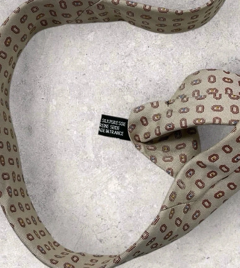 Corbata de seda CERRUTI FRANCIA beige borgoña geométrica con:3,7" usada en excelente estado Foto 3 de 4