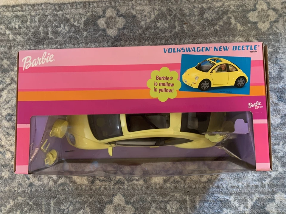 Vehículo Volkswagen Beetle 2000 Mattel Barbie amarillo #27589 con llavero equipaje Foto 3 de 4