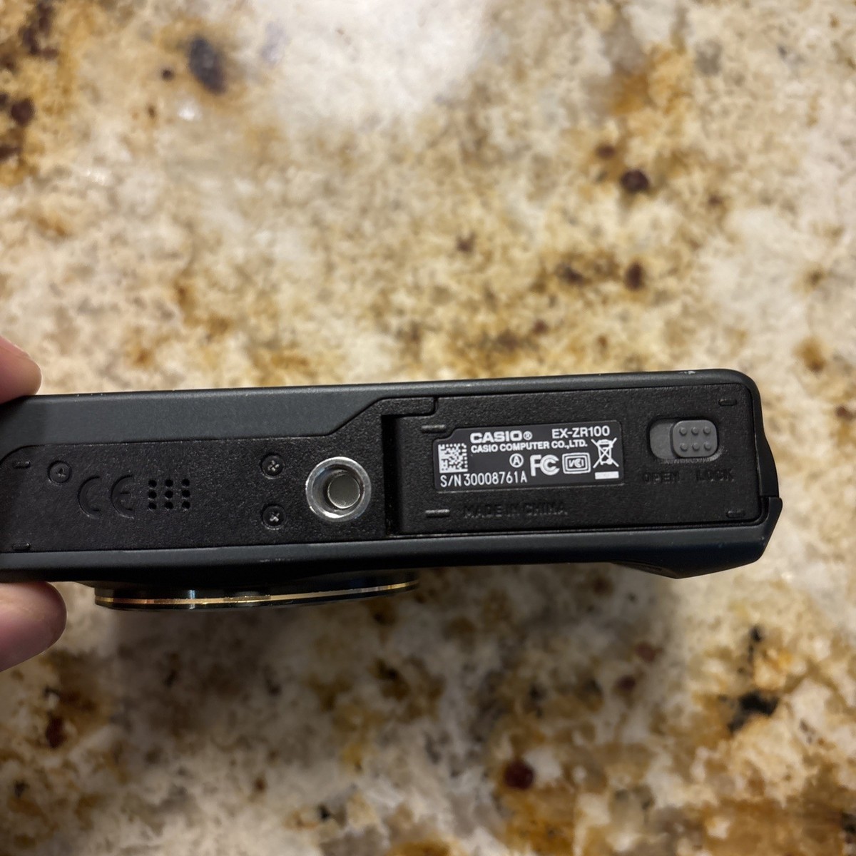 ★良品★ CASIO EXILIM EX-ZR100 #2125 Casio-Exilim-EX-ZR100-front.
