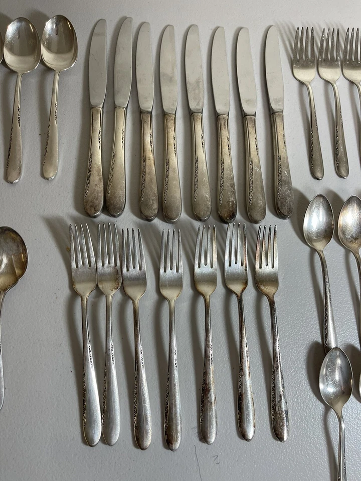 Placa de prata vintage Reed & Barton 44 peças padrão flor de prata - Imagem 3 de 4