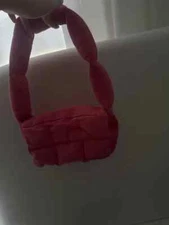 THE MUSEUM VISITOR CUSHION MINI BAG