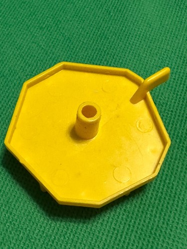 Vintage Milton Bradley 1986 Mouse Trap YELLOW GEAR 5 original game part piece - Picture 2 of 2