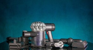 Dyson V6 Akku Staubsauger, Hauptteil, Akku, Ladegerät, Motorbürste