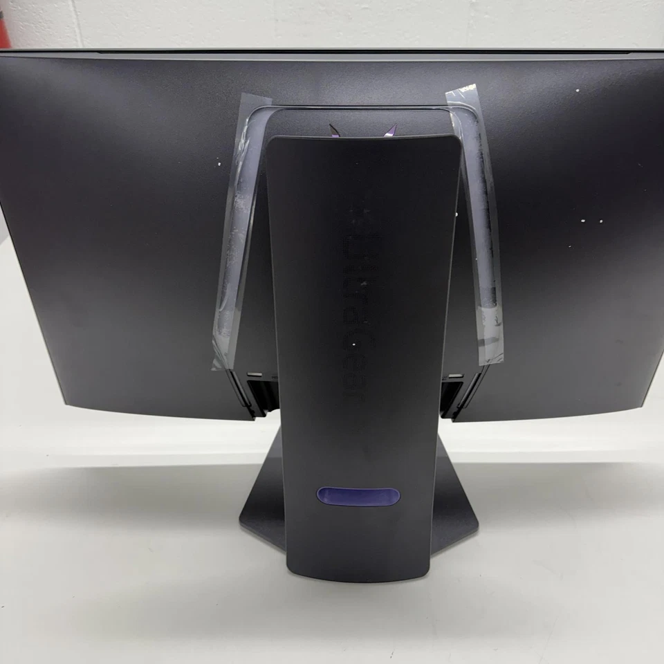 LG 32GS95UE 32-inch Ultragear OLED Gaming Monitor(read) - Image 3 of 4