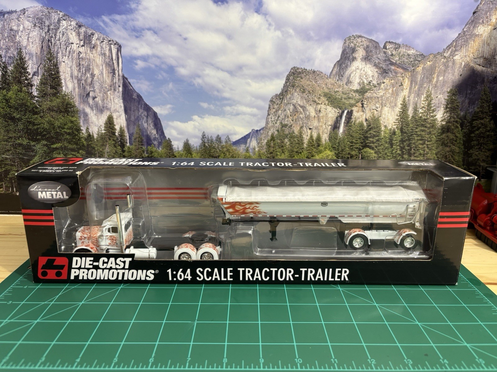 DCP Diecast Promotions 1/64 Scale Peterbilt 33007