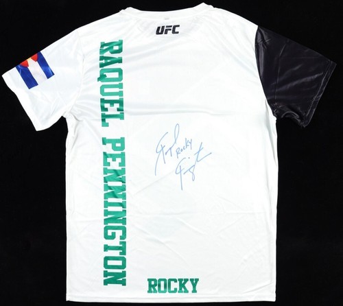Conjunto de guantes y camisa firmados por RAQUEL PENNINGTON UFC "Rocky" (Beckett-JSA) - Imagen 5 de 9