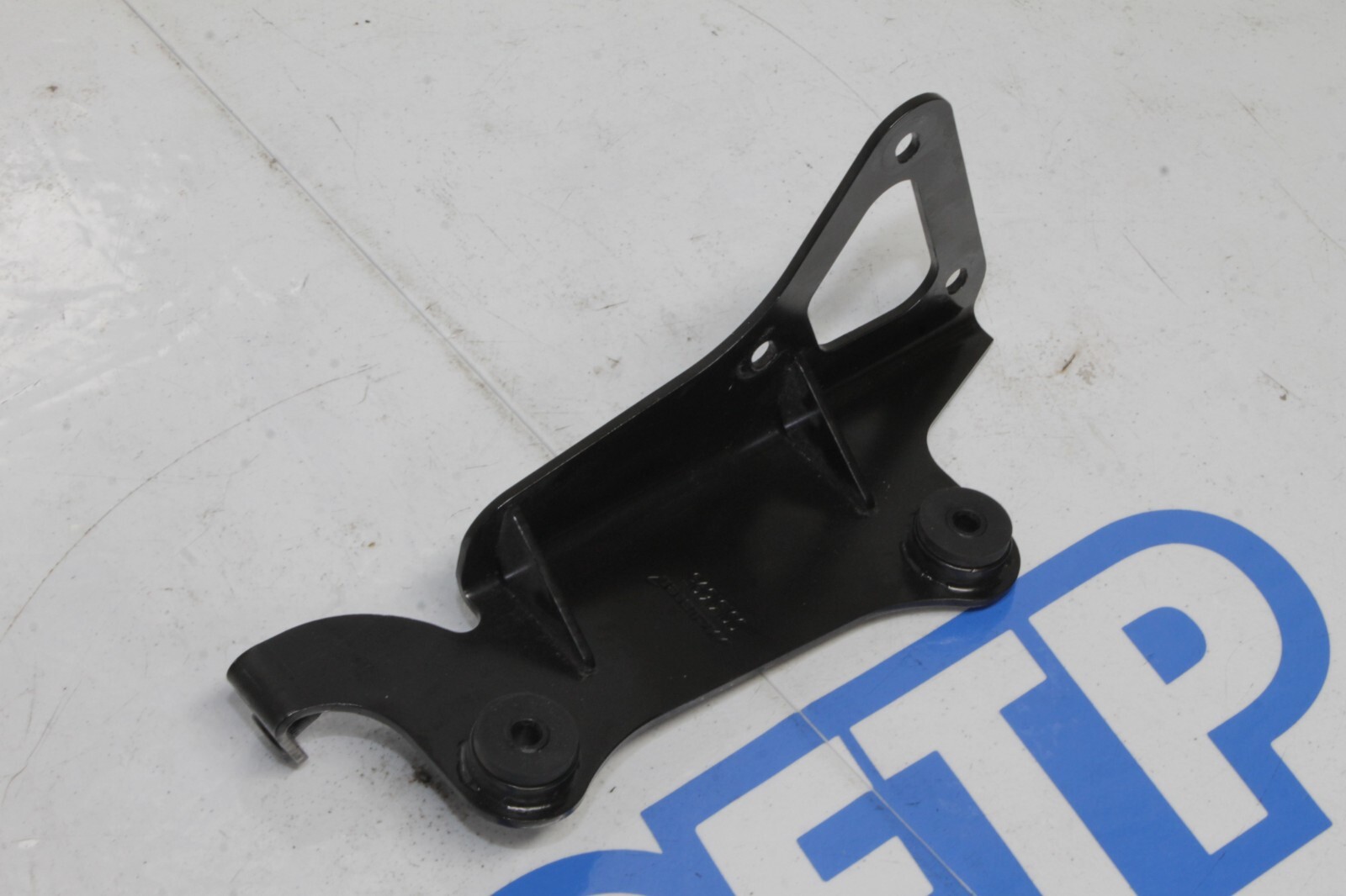 12-14 MCLAREN MP4-12C 12C OEM RH RIGHT REAR MOST INTERCOOLER BRACKET 00131695
