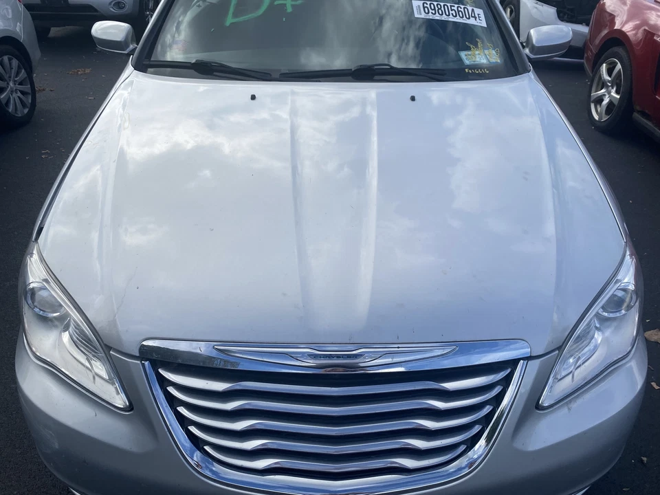 Used Hood fits: 2012 Chrysler 200  Grade A Foto 2 de 4